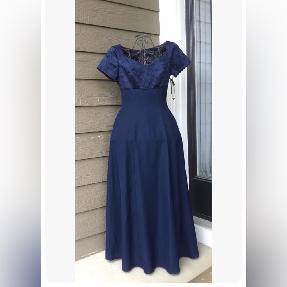 NWT! Von Bramlett  women's promo long dress, navy blue, embroidery size 8P